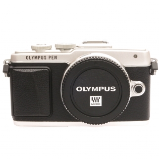 OLYMPUS PEN E-PL7 ミラーレスカメラ ※液晶故障あり ミラーレス一眼